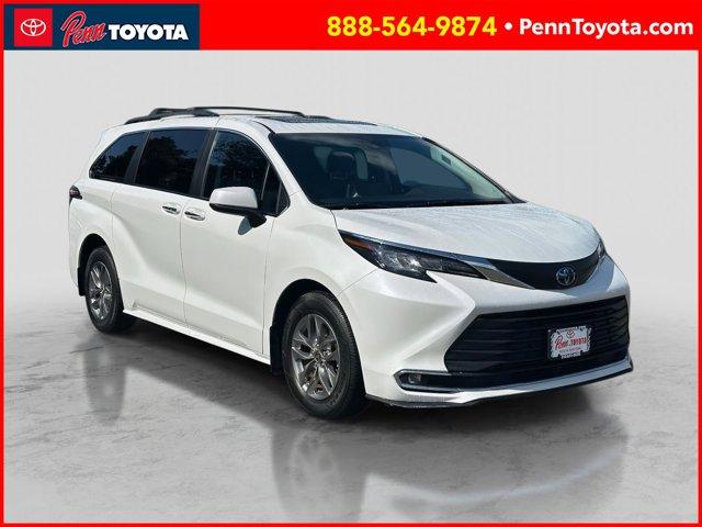 Photo of 2023 Wind Chill Pearl Toyota Sienna
