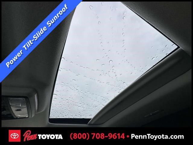 Photo of 2022 White Toyota 4Runner