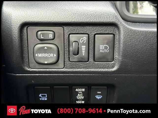 Photo of 2022 White Toyota 4Runner