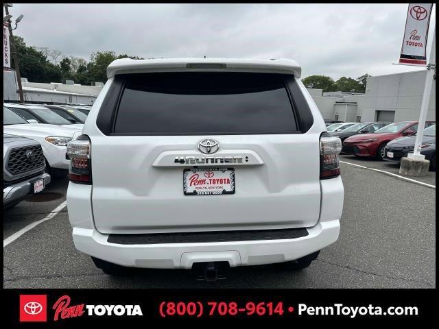 Photo of 2022 White Toyota 4Runner