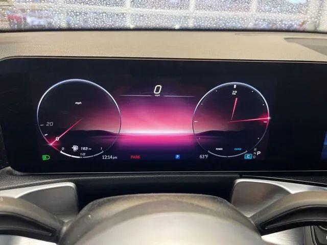 Photo of 2024 Polar White Mercedes-Benz GLB 250