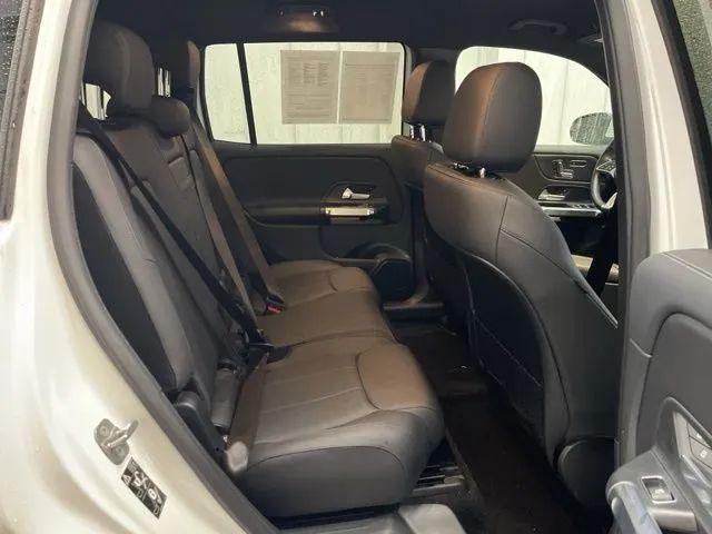 Photo of 2024 Polar White Mercedes-Benz GLB 250