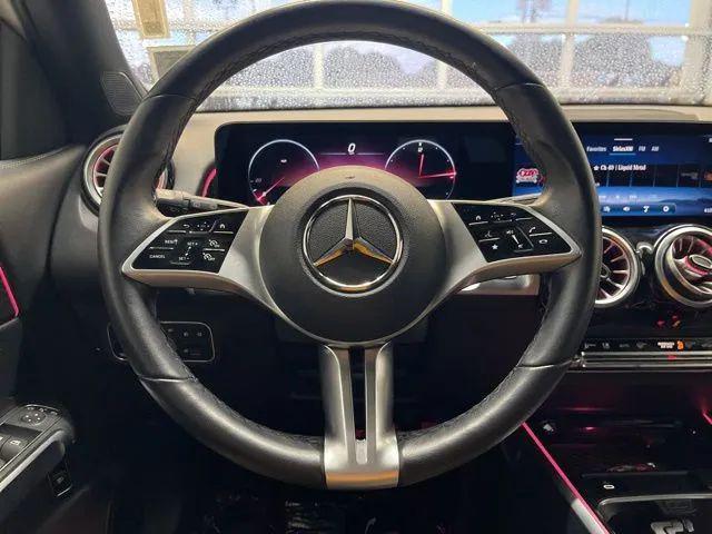 Photo of 2024 Polar White Mercedes-Benz GLB 250