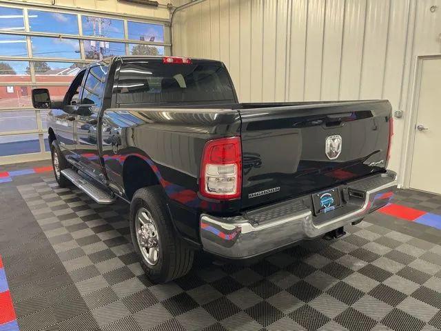 Photo of 2024 Diamond Black Crystal Pearlcoat RAM 2500