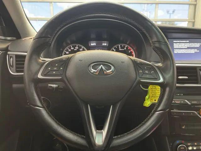 Photo of 2018 Majestic White INFINITI QX30