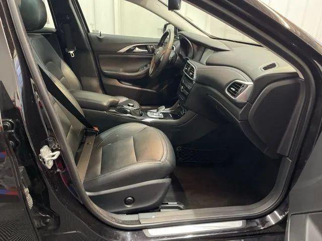 Photo of 2018 Majestic White INFINITI QX30