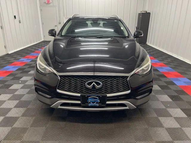 Photo of 2018 Majestic White INFINITI QX30
