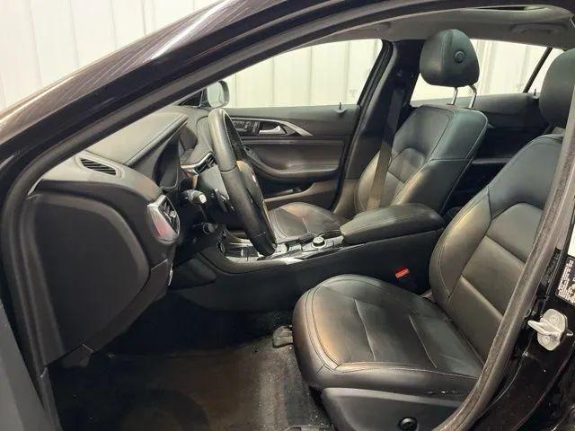 Photo of 2018 Majestic White INFINITI QX30