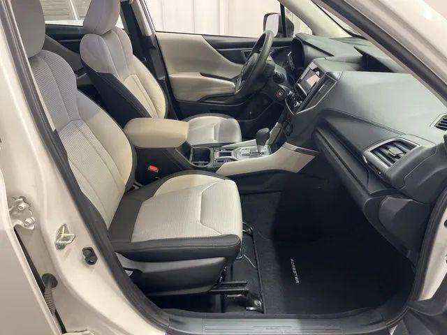 Photo of 2022 Crystal White Pearl Subaru Forester