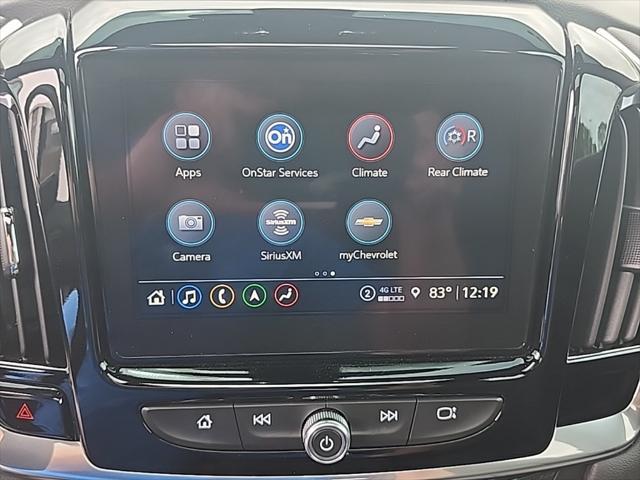 Photo of 2023 Iridescent Pearl Tricoat Chevrolet Traverse