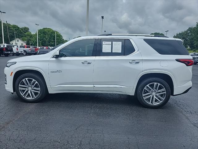 Photo of 2023 Iridescent Pearl Tricoat Chevrolet Traverse