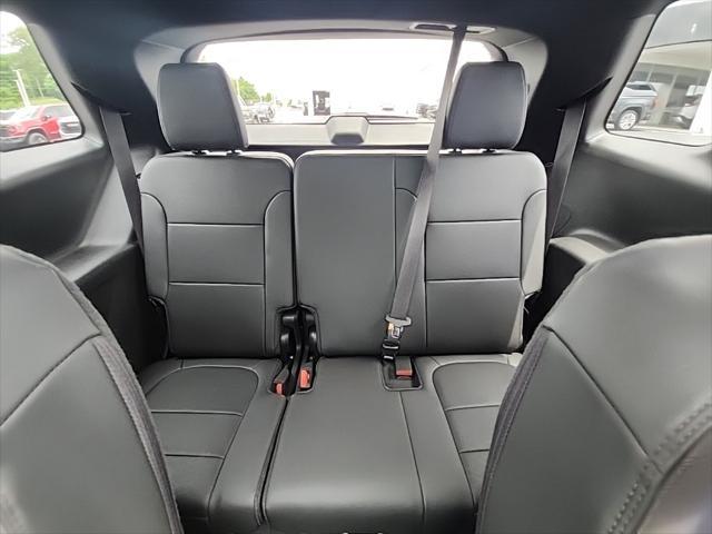 Photo of 2023 Iridescent Pearl Tricoat Chevrolet Traverse