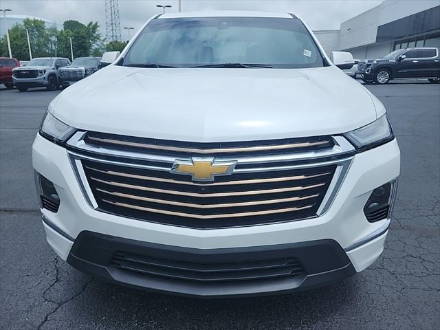 Photo of 2023 Iridescent Pearl Tricoat Chevrolet Traverse