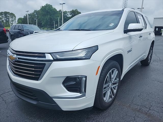 Photo of 2023 Iridescent Pearl Tricoat Chevrolet Traverse