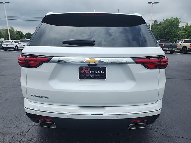 Photo of 2023 Iridescent Pearl Tricoat Chevrolet Traverse