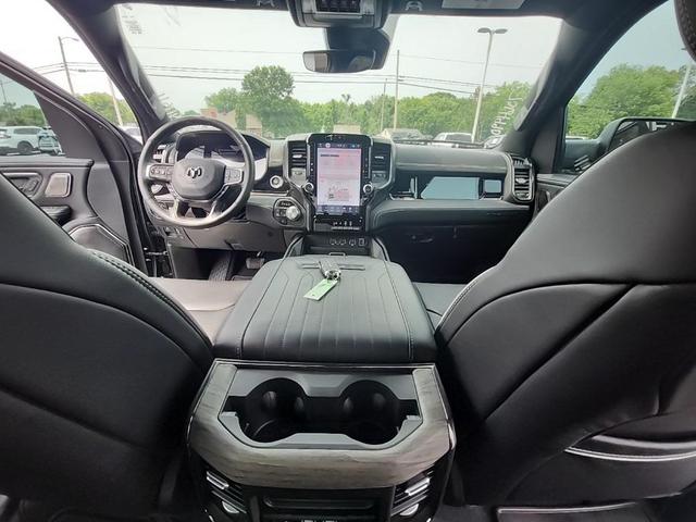 Photo of 2025 Diamond Black Crystal Pearlcoat RAM 1500
