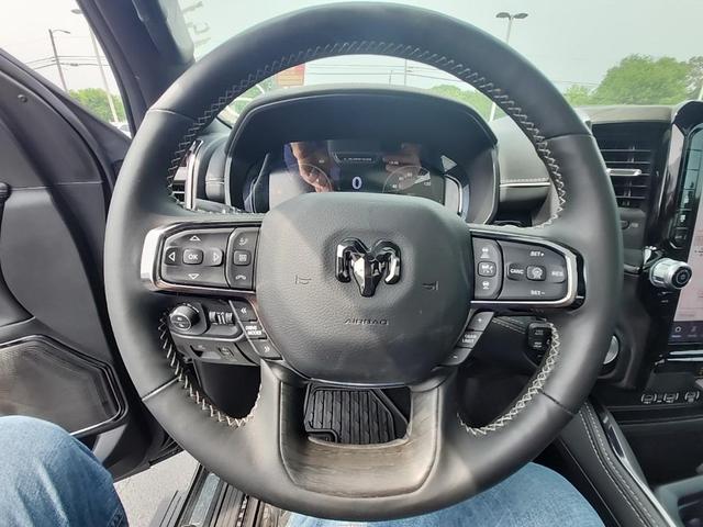Photo of 2025 Diamond Black Crystal Pearlcoat RAM 1500