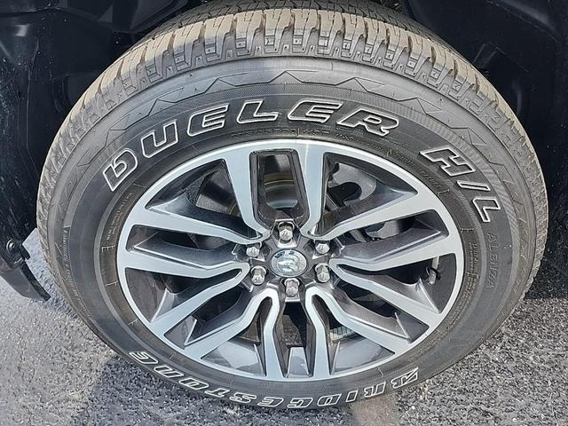 Photo of 2025 Diamond Black Crystal Pearlcoat RAM 1500