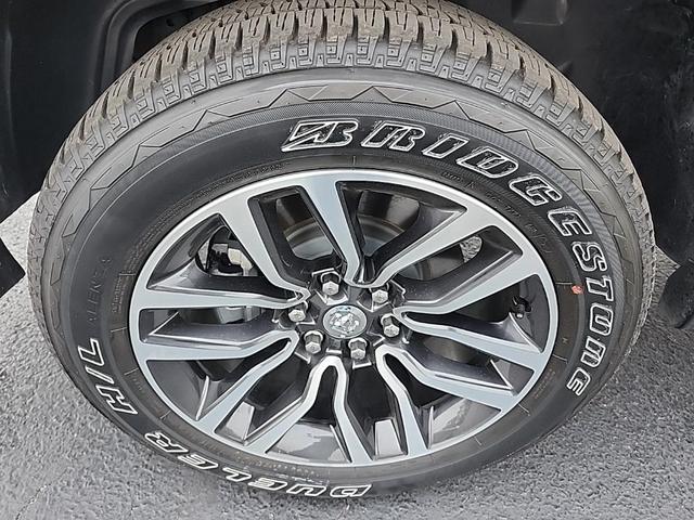 Photo of 2025 Diamond Black Crystal Pearlcoat RAM 1500