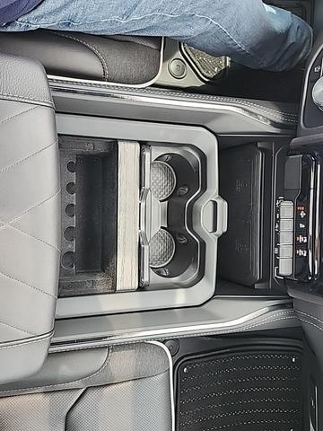Photo of 2025 Diamond Black Crystal Pearlcoat RAM 1500