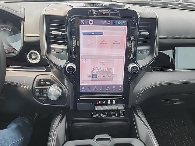Photo of 2025 Diamond Black Crystal Pearlcoat RAM 1500