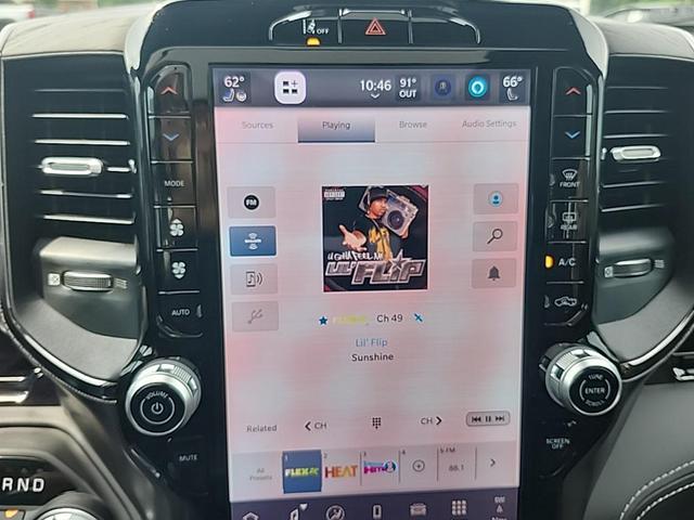 Photo of 2025 Diamond Black Crystal Pearlcoat RAM 1500