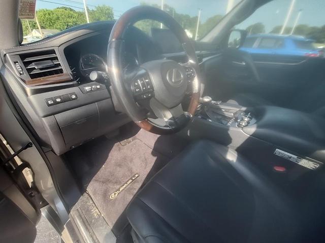Photo of 2018 Atomic Silver Lexus LX 570