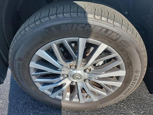 Photo of 2018 Atomic Silver Lexus LX 570