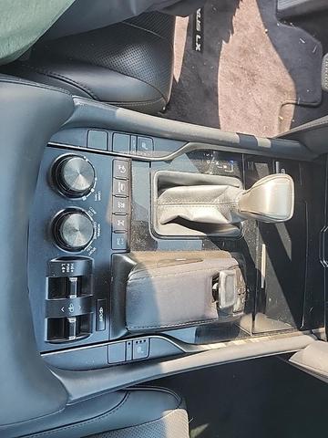 Photo of 2018 Atomic Silver Lexus LX 570