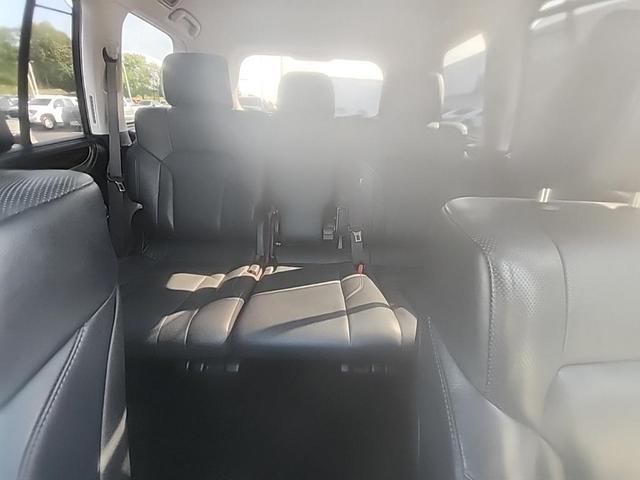 Photo of 2018 Atomic Silver Lexus LX 570