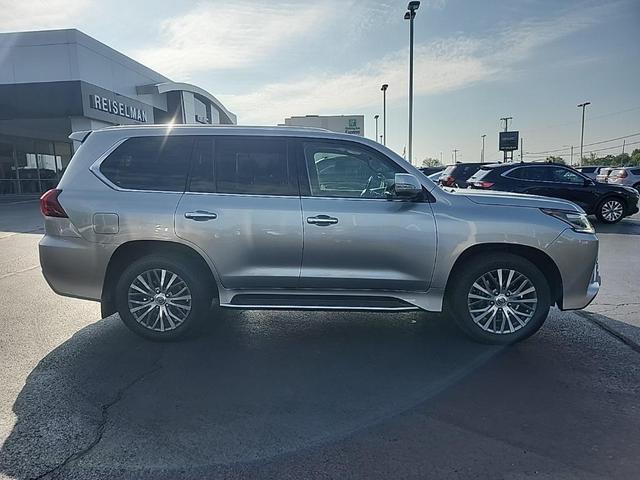 Photo of 2018 Atomic Silver Lexus LX 570