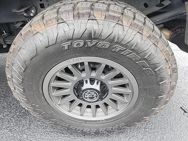 Photo of 2024 Gray Metallic Ford F-250
