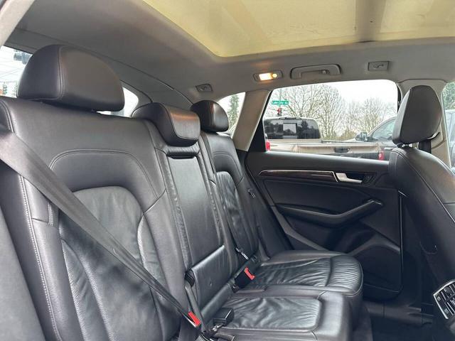 Photo of 2015 White Audi Q5