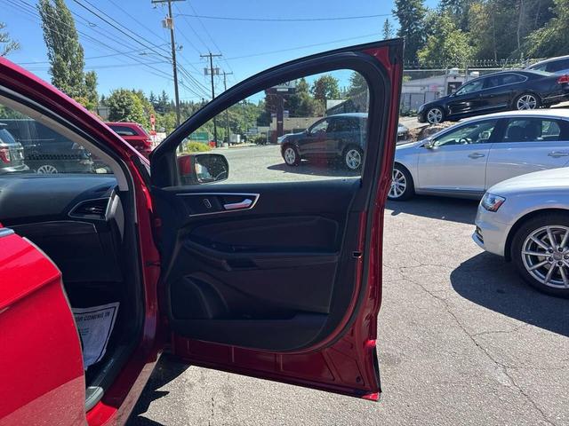 Photo of 2015 Ruby Red Metallic Tinted Clearcoat Ford Edge