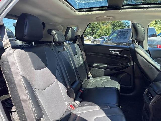Photo of 2015 Ruby Red Metallic Tinted Clearcoat Ford Edge