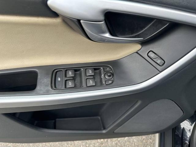 Photo of 2012 Black Sapphire Metallic Volvo XC60