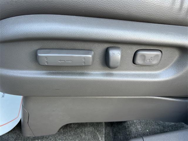 Photo of 2015 White Diamond Pearl Honda Odyssey