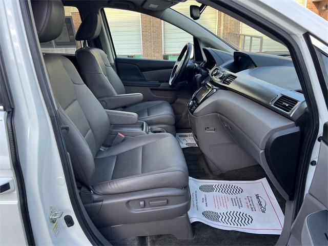 Photo of 2015 White Diamond Pearl Honda Odyssey