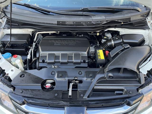 Photo of 2015 White Diamond Pearl Honda Odyssey