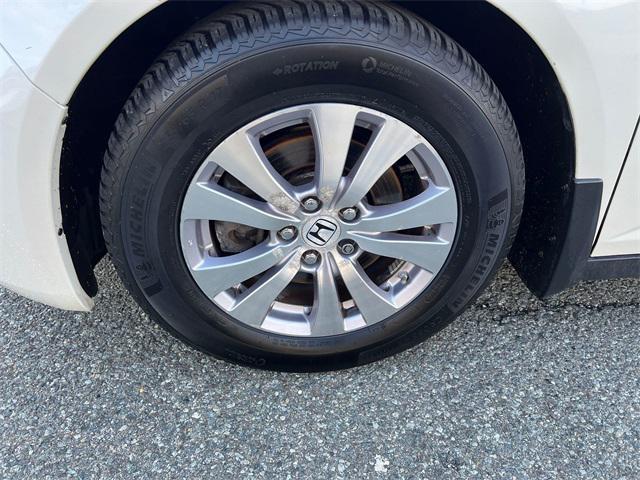 Photo of 2015 White Diamond Pearl Honda Odyssey