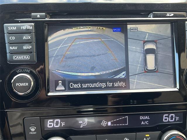 Photo of 2016 Magnetic Black Nissan Rogue