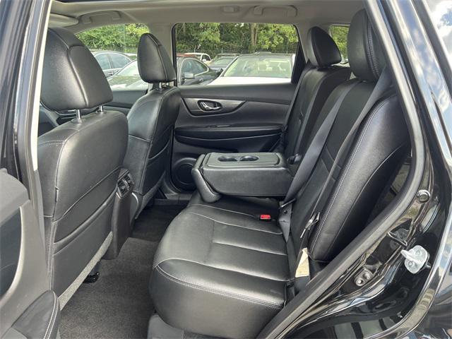 Photo of 2016 Magnetic Black Nissan Rogue