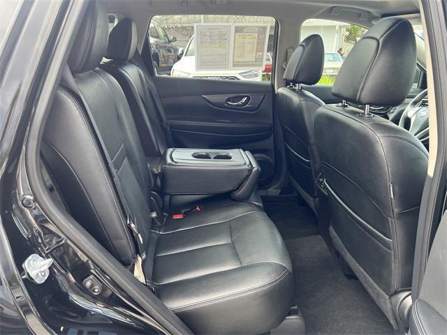 Photo of 2016 Magnetic Black Nissan Rogue