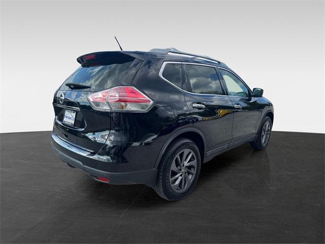 Photo of 2016 Magnetic Black Nissan Rogue