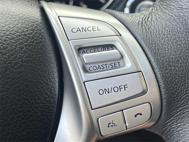 Photo of 2016 Magnetic Black Nissan Rogue