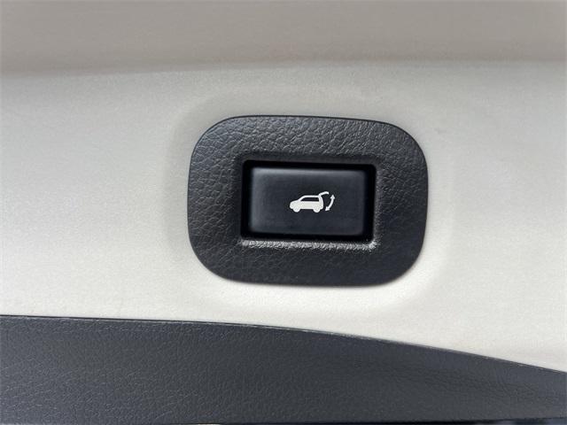 Photo of 2016 Magnetic Black Nissan Rogue