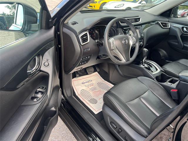Photo of 2016 Magnetic Black Nissan Rogue