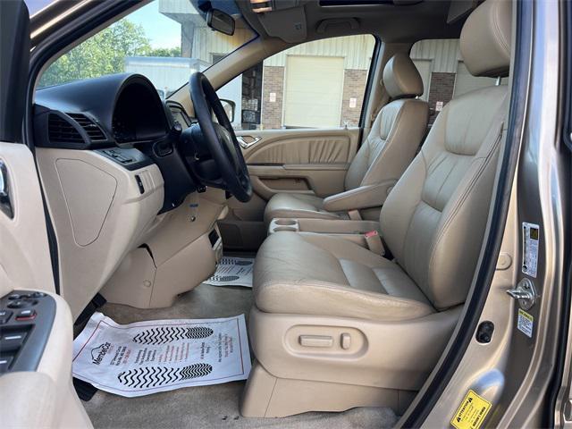 Photo of 2007 Desert Rock Metallic Honda Odyssey