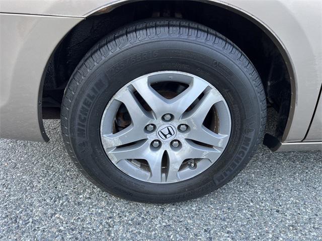 Photo of 2007 Desert Rock Metallic Honda Odyssey