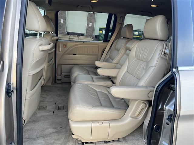 Photo of 2007 Desert Rock Metallic Honda Odyssey